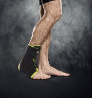 Bandáž kotníku Select Ankle support lace up černá - velikost: M