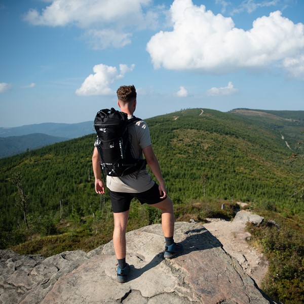 Turistický batoh NILS Camp NC1938 Kjolen černý 40L 3