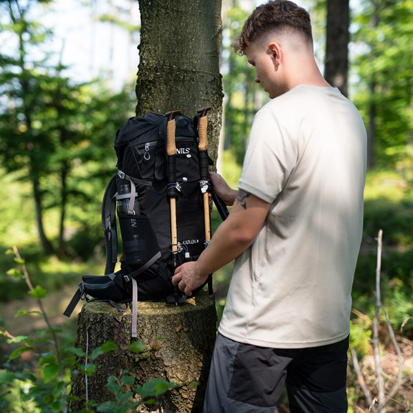 Turistický batoh NILS Camp NC1938 Kjolen černý 40L 9