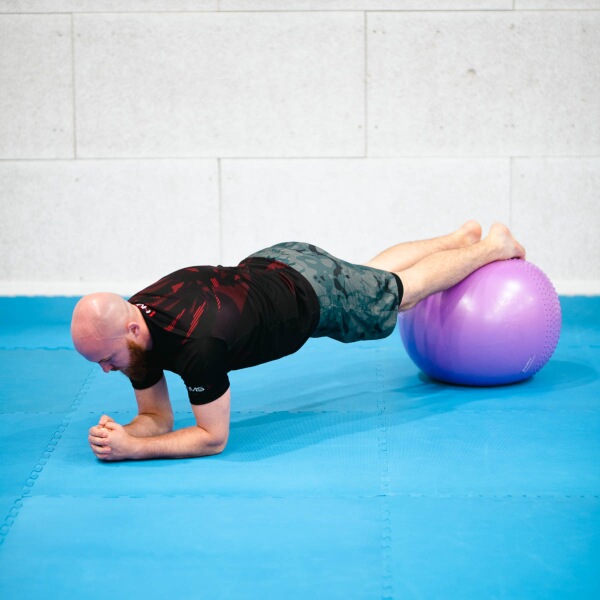 Masážní gymnastický míč HMS YB03N 65 cm světle šedý 8