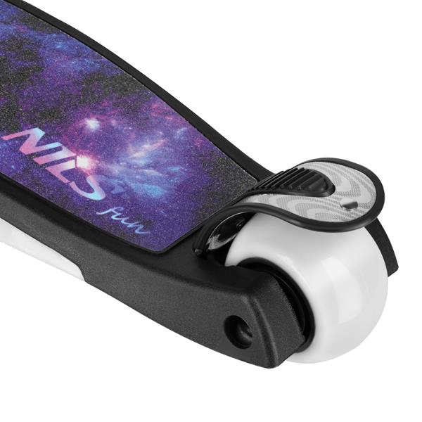 Dětská tříkolová koloběžka NILS Fun HLB1310 s LED černá 7