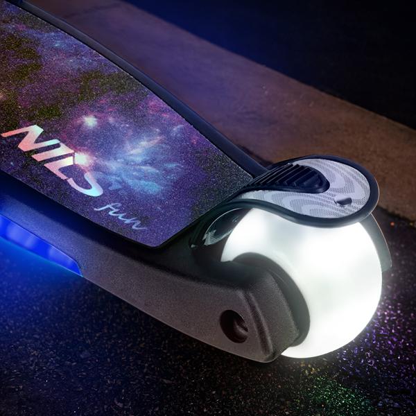 Dětská tříkolová koloběžka NILS Fun HLB1310 s LED černá 10